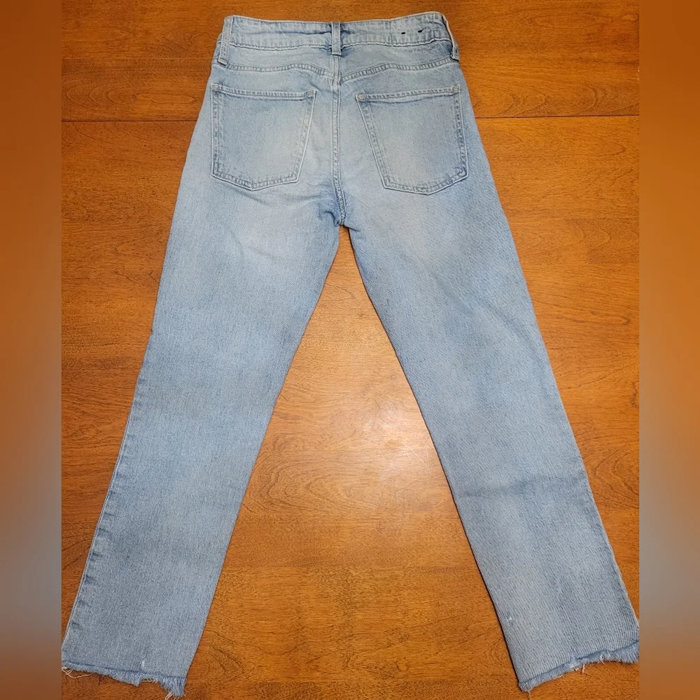 GAP Slim Boyfriend Jeans Light Blue Wash With Light Whiskering | Size 24R | 00 - Picture 7 of 11